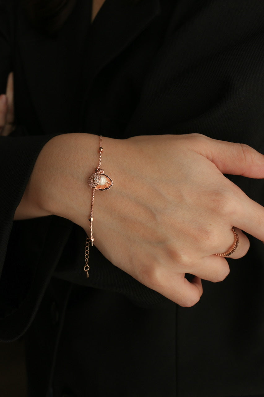 Pearly Seashell Bracelet