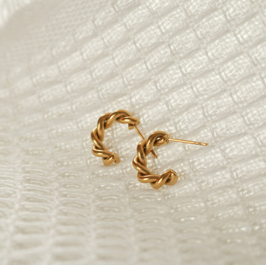 Olsson Twisted Earrings (Gold)