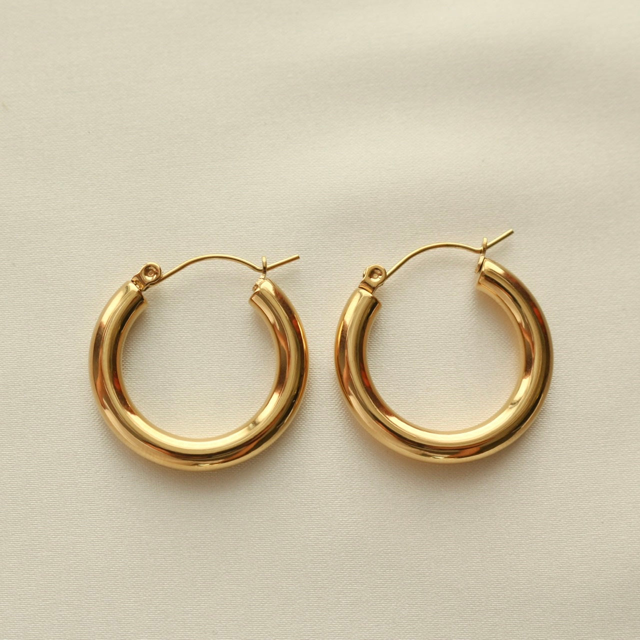 Bold Hoop Earrings (Gold)