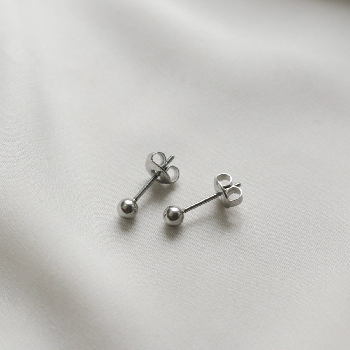 Basic Stud Earrings (Silver)