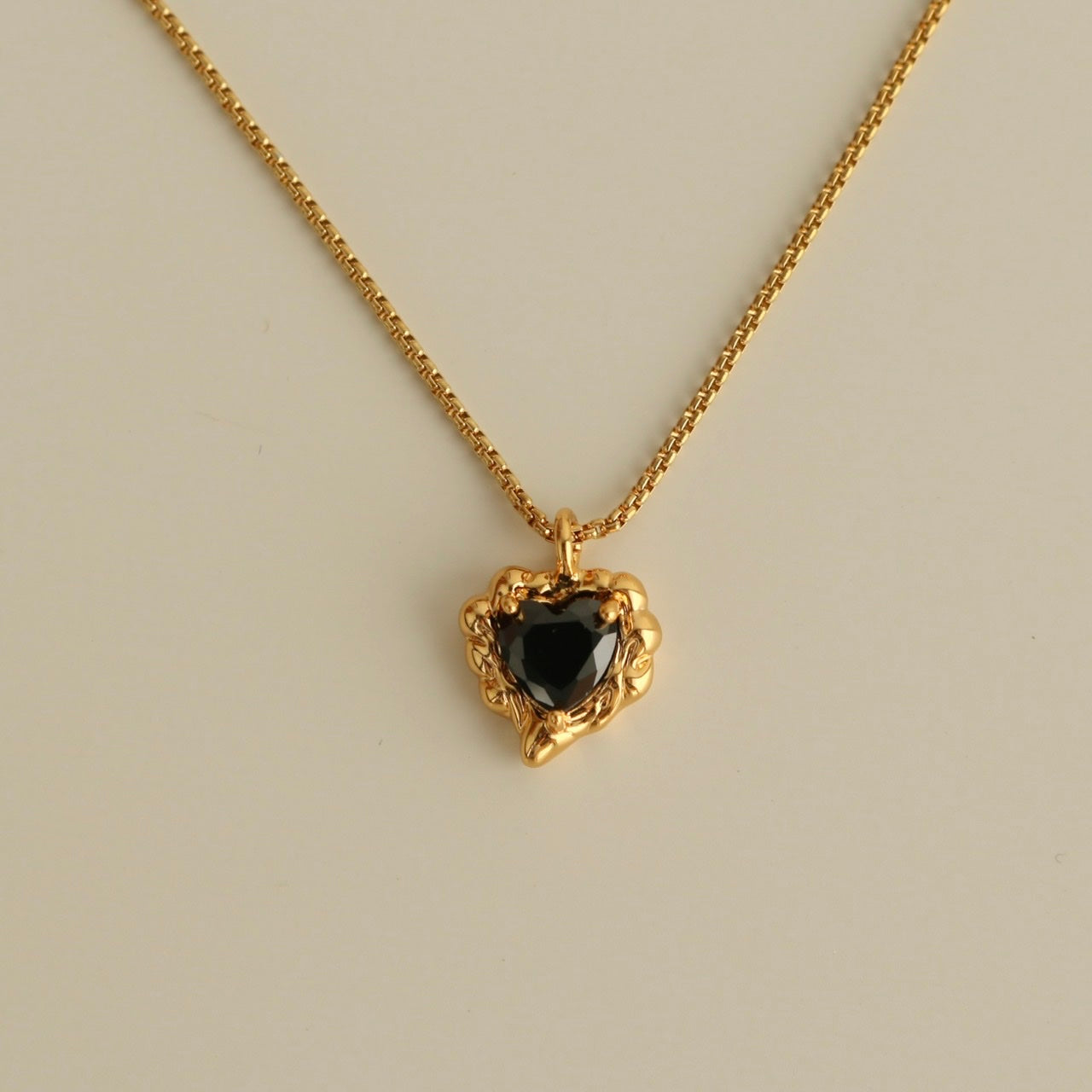 Yamileth Heart Necklace (Gold)