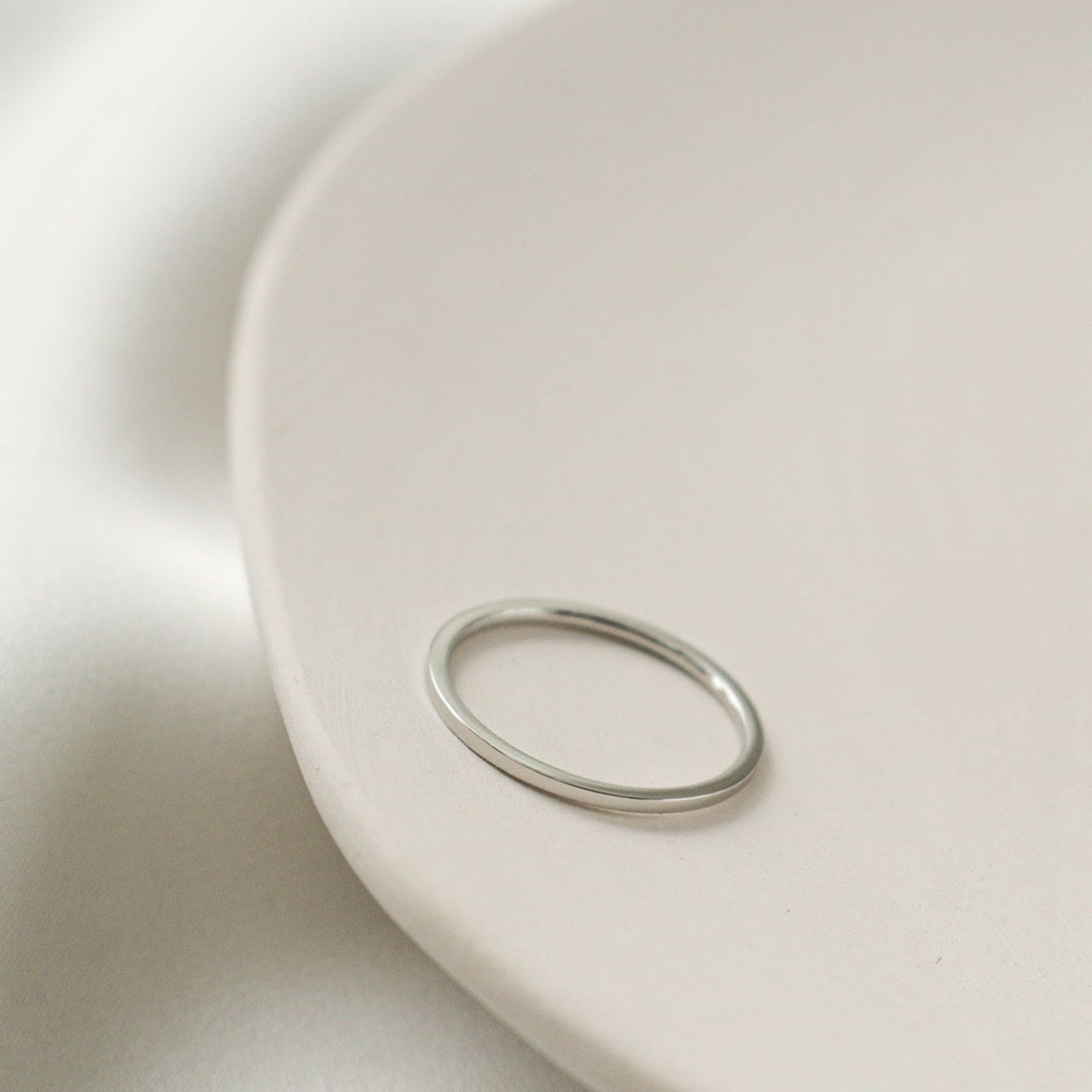 Minimalist Basic Ring (Silver)