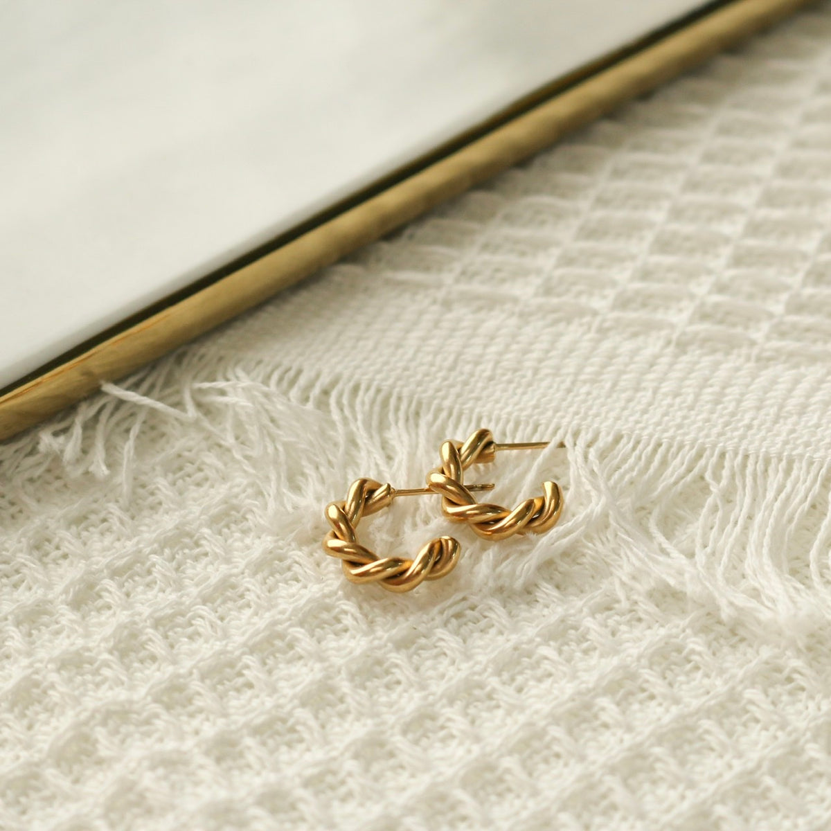 Olsson Twisted Earrings (Gold)