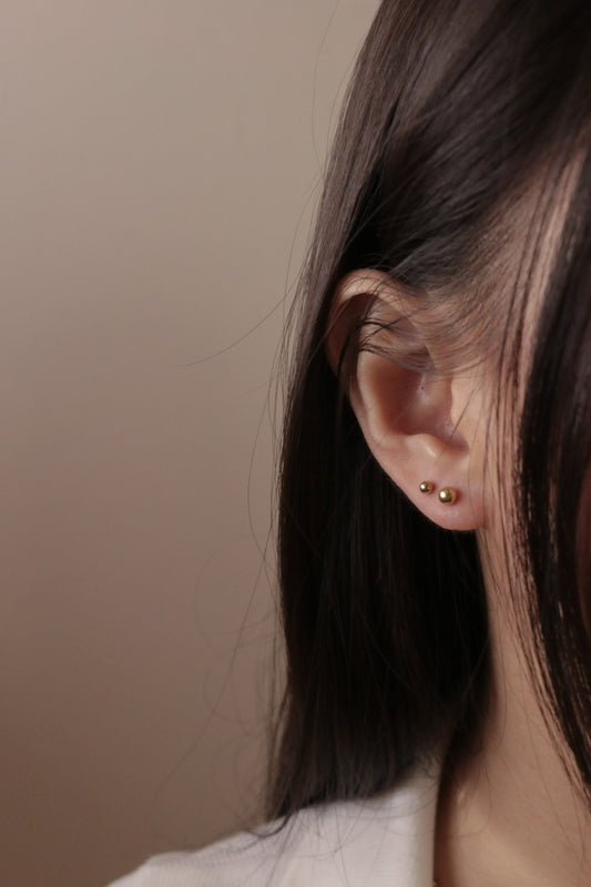 Basic Stud Earrings (Gold)