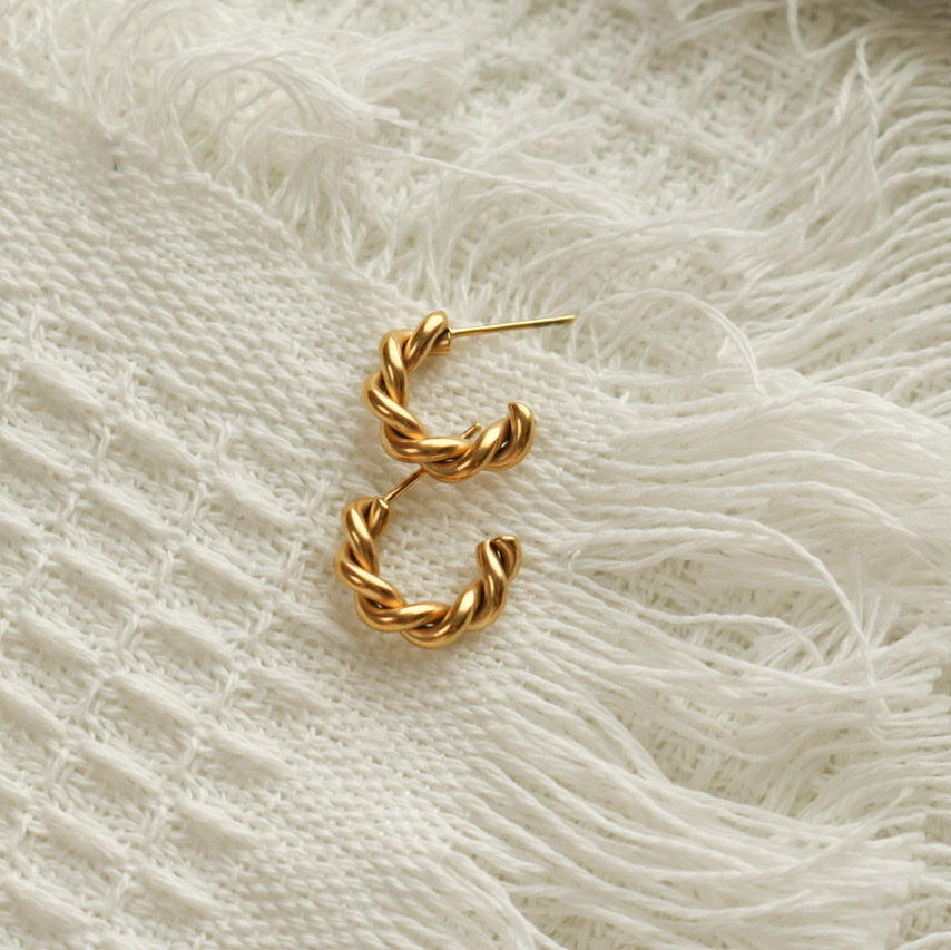 Olsson Twisted Earrings (Gold)