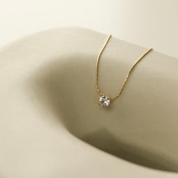 Yareli Solitaire Necklace (Gold)