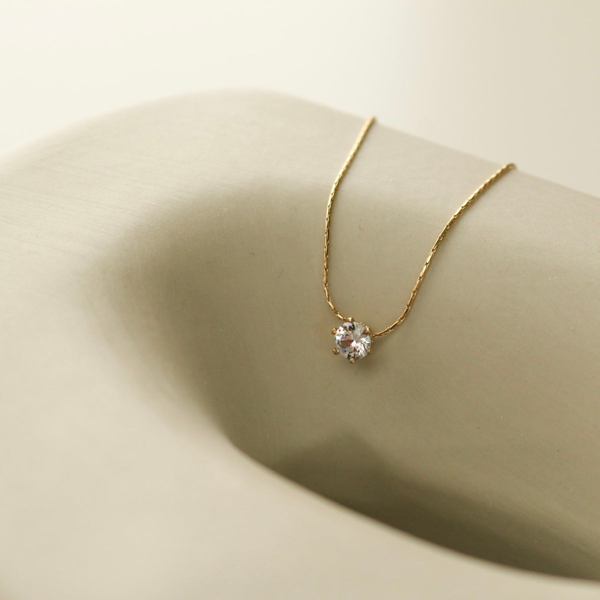 Yareli Solitaire Necklace (Gold)