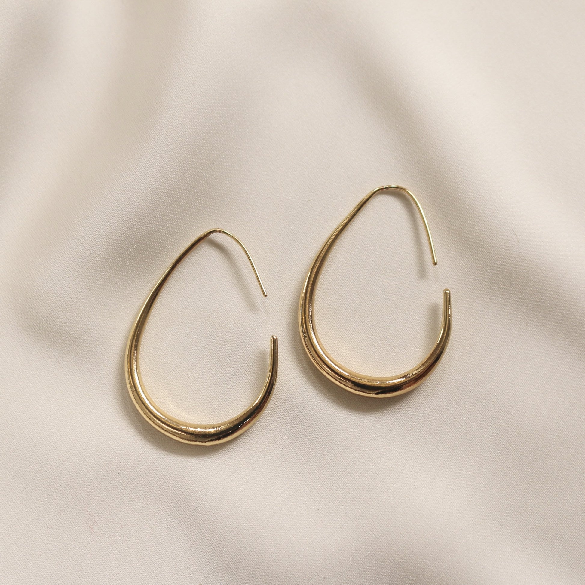 Fiona Hoop Earrings - Plenty Collection