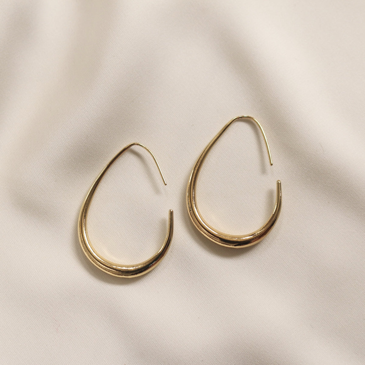 Fiona Hoop Earrings (Gold)