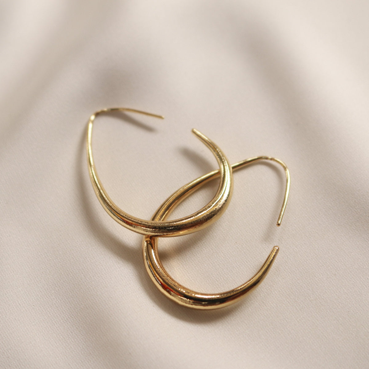 Fiona Hoop Earrings - Plenty Collection