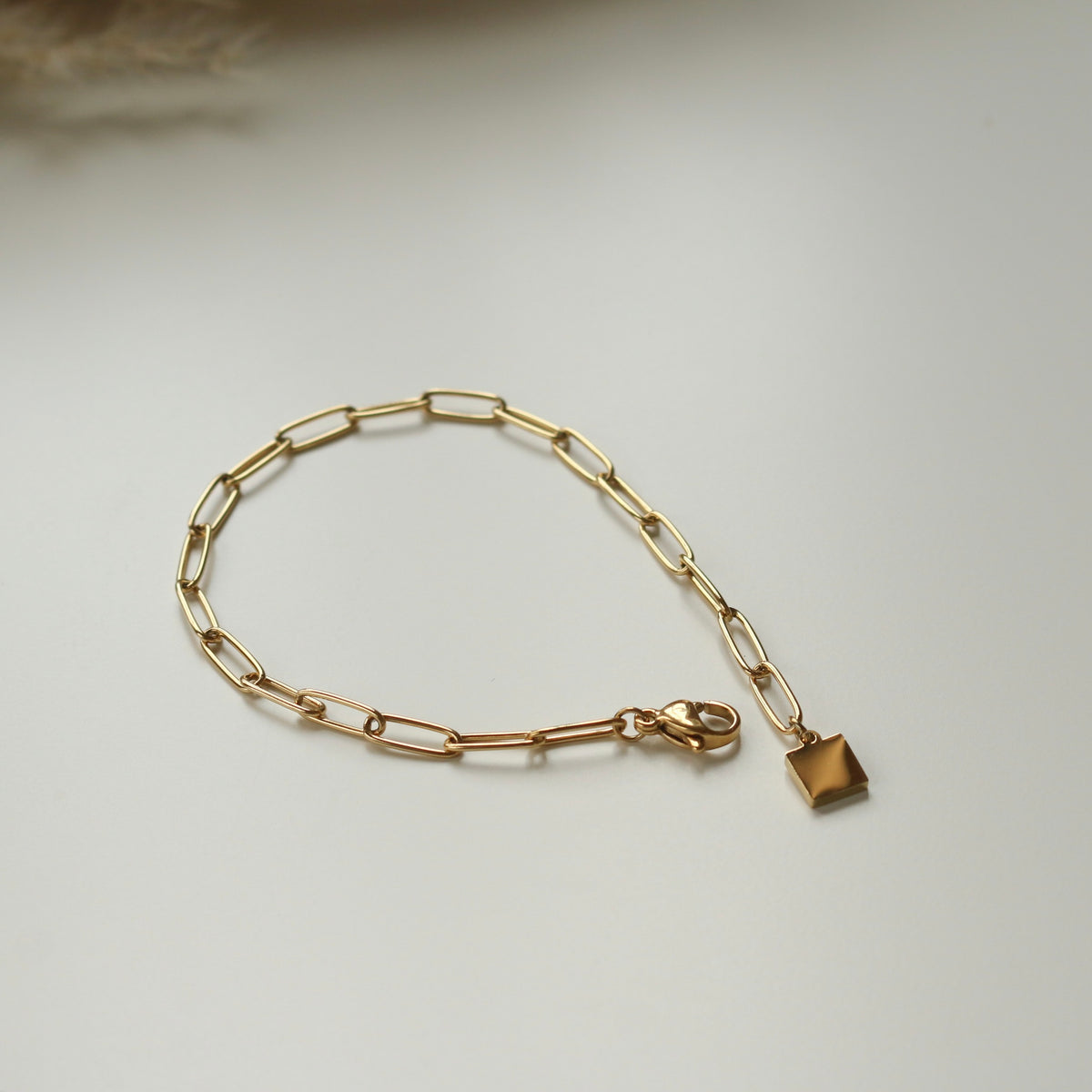 Onyx Chain Link Bracelet (Gold)
