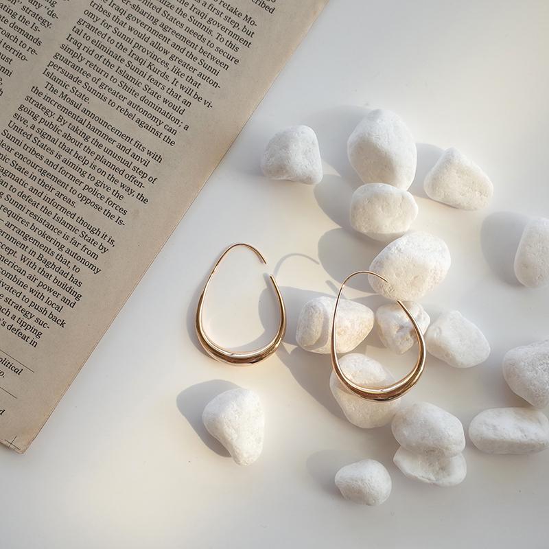 Fiona Hoop Earrings - Plenty Collection