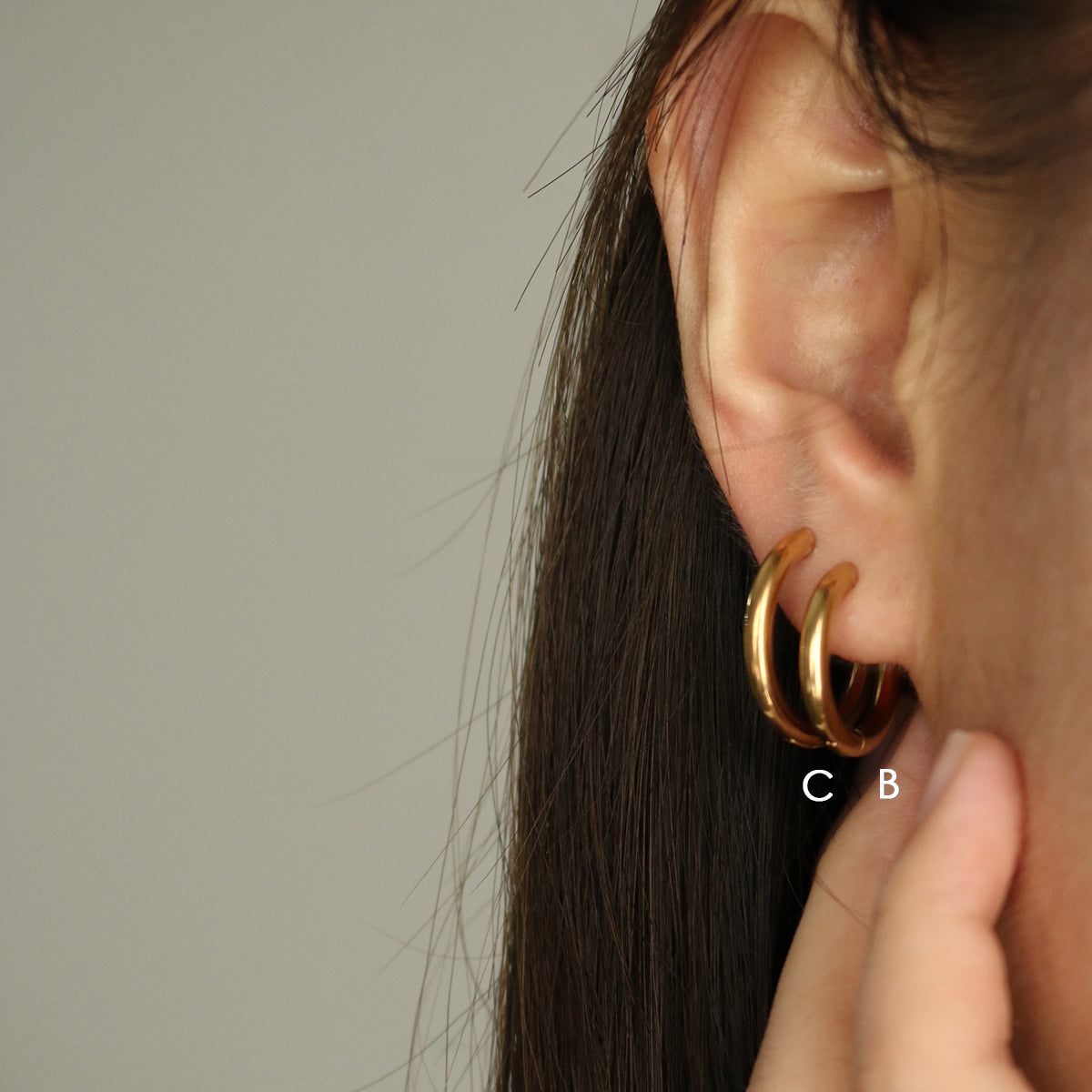 Basic Huggie Earrings (Gold)
