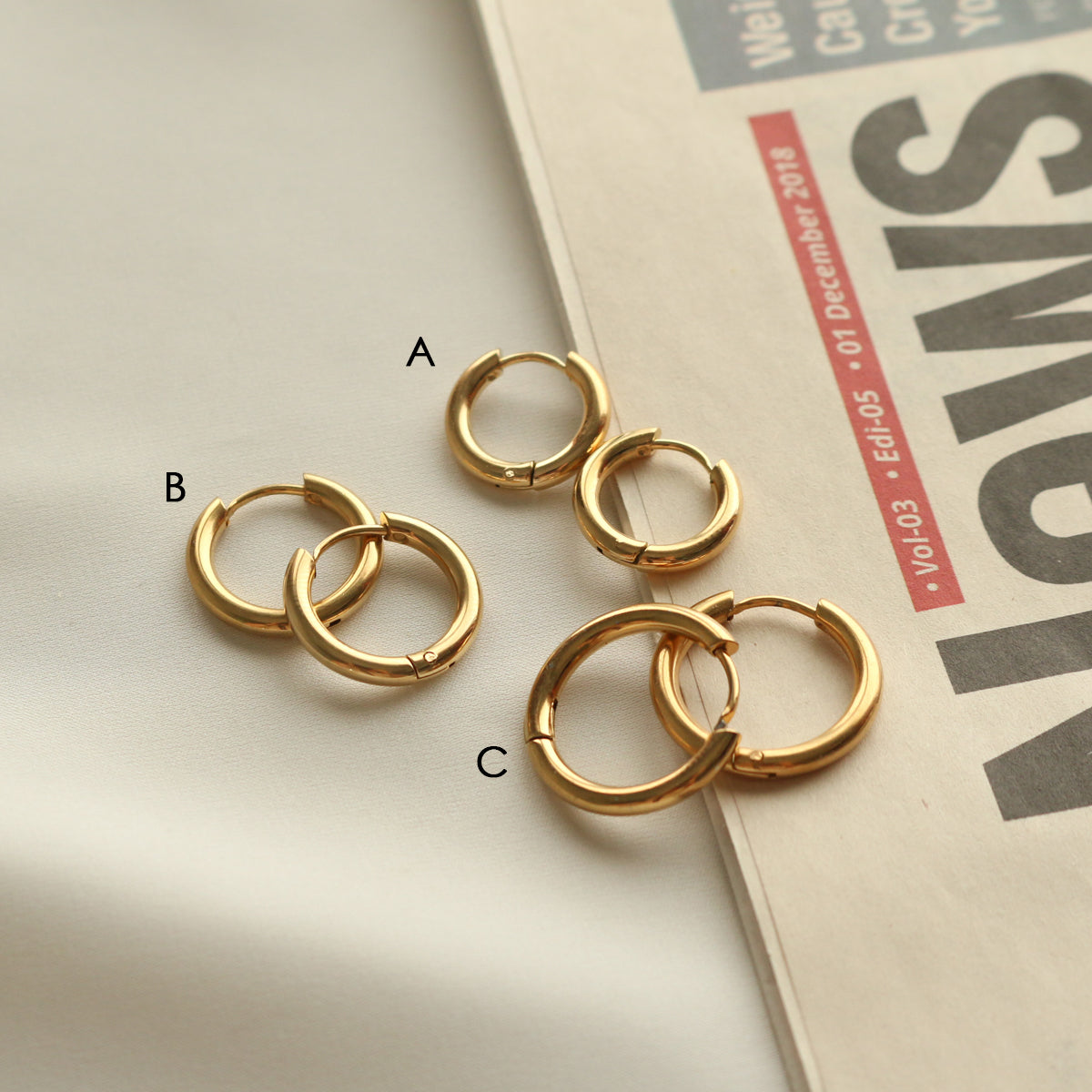 Basic Huggie Earrings (Gold)
