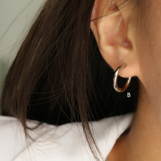 Basic Huggie Earrings (Silver)