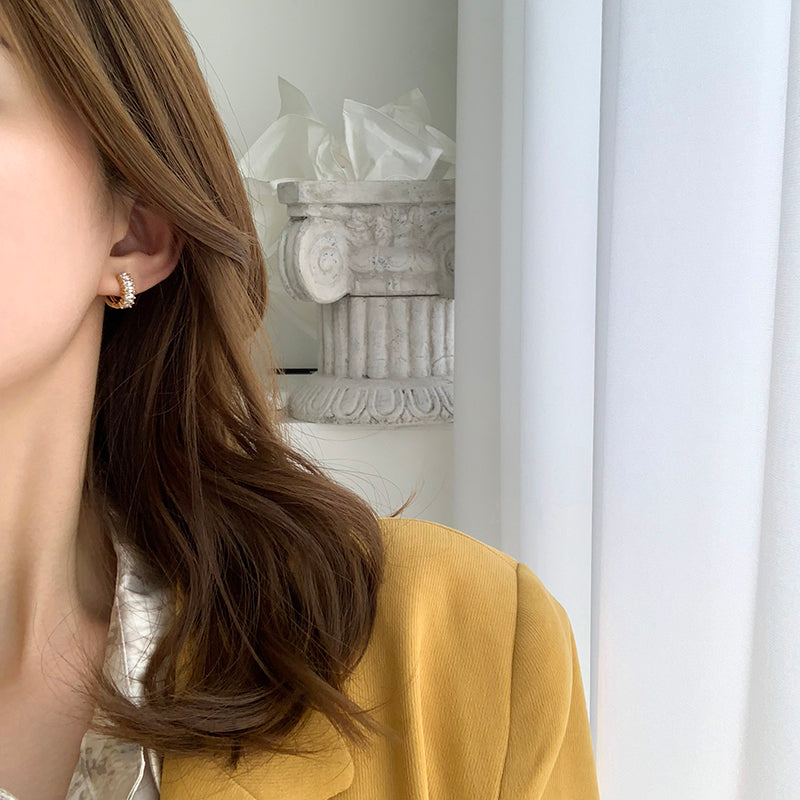 Gracelyn Huggie Earrings (Gold)