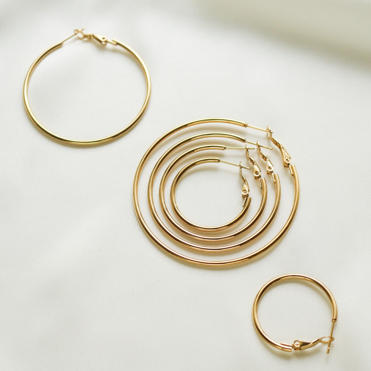 Basic Hoop Earrings (Gold)