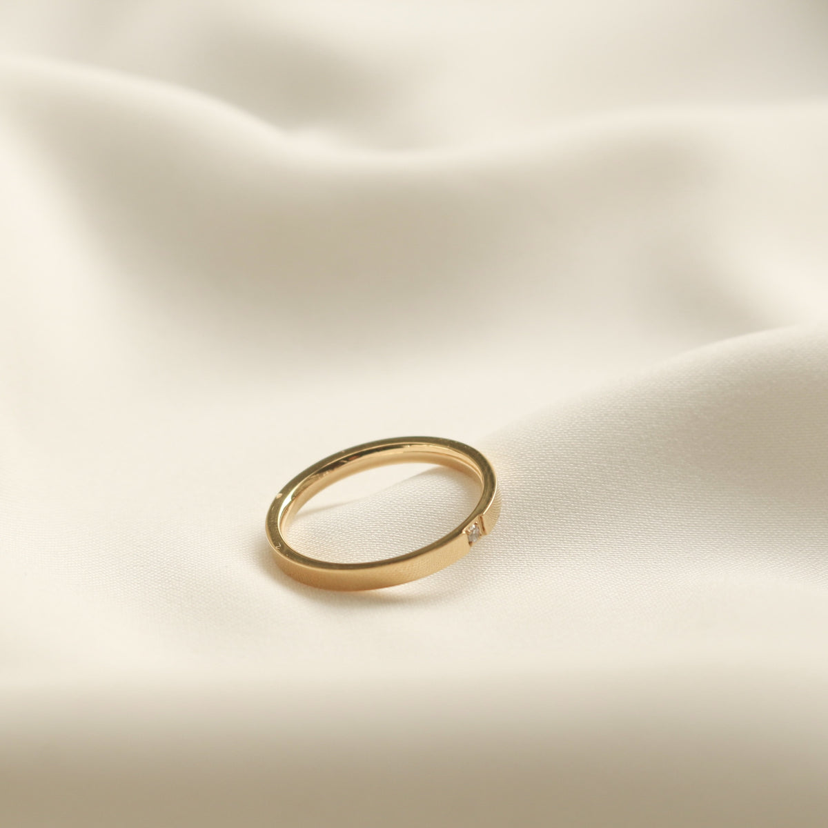 Minimalist Single Zircon Ring (Gold)